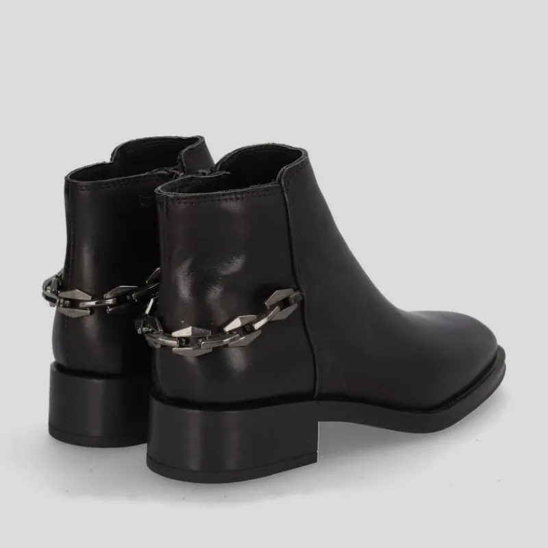 botn_cadena_alpe_couture_piel_negro_3.webp ALPE Botines*Botín Cadena Couture Piel NEGRO