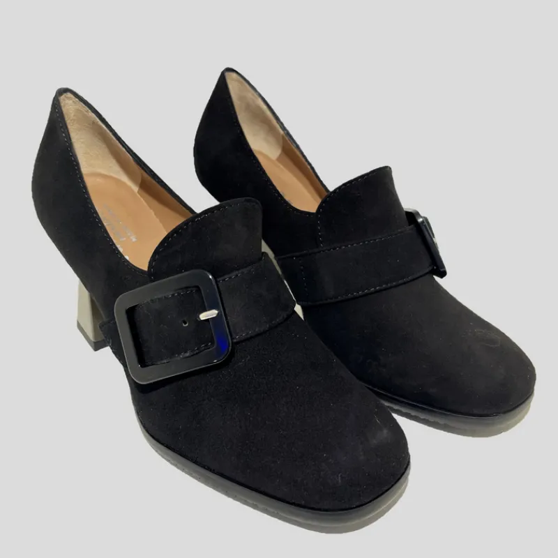 copete_tacn_plumers_hebilla_ante_negro_2.webp PLUMERS Zapatos*Copete Tacón Hebilla Ante NEGRO