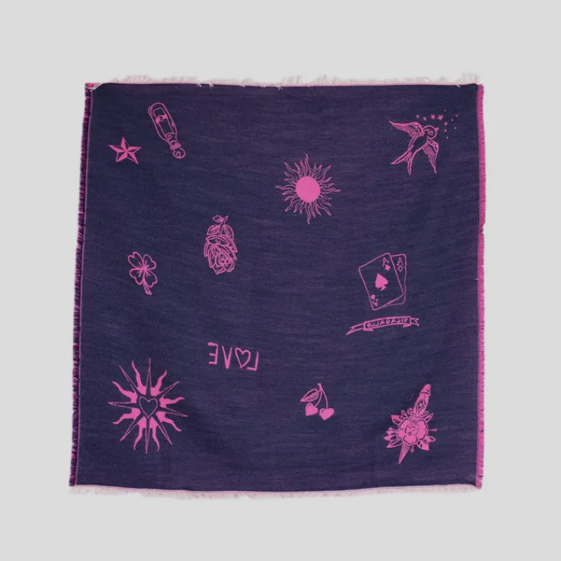 foulard_lana_vilagallo_tattoo_jacquard_rosa_3.webp VILAGALLO Pañuelos Y Bufandas*Foulard Lana Tattoo Jacquard ROSA
